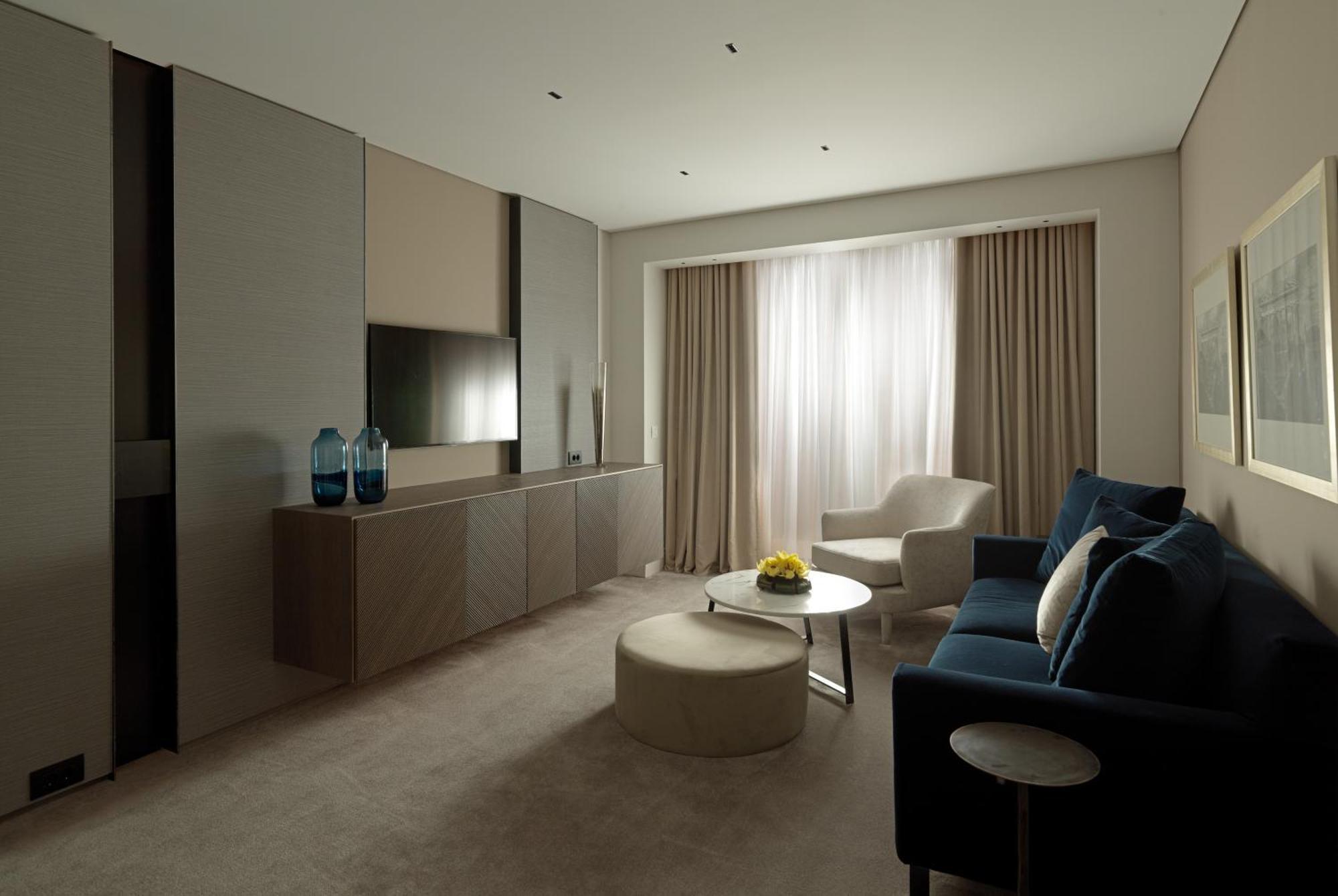 Athenian Acropolis View Suite (King or Twin beds)