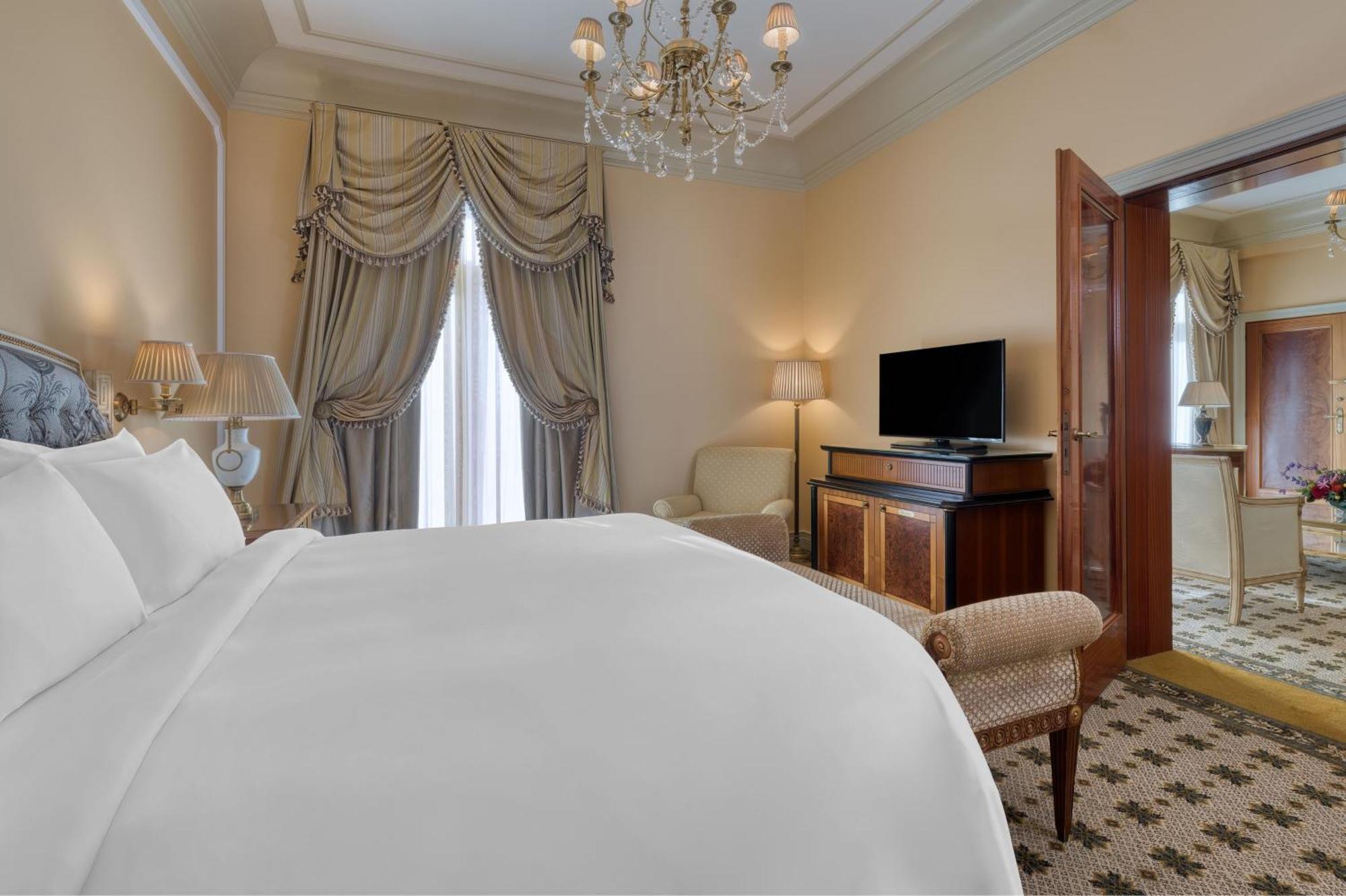 Executive Acropolis Suite 1 Bedroom Suite 1 King City view