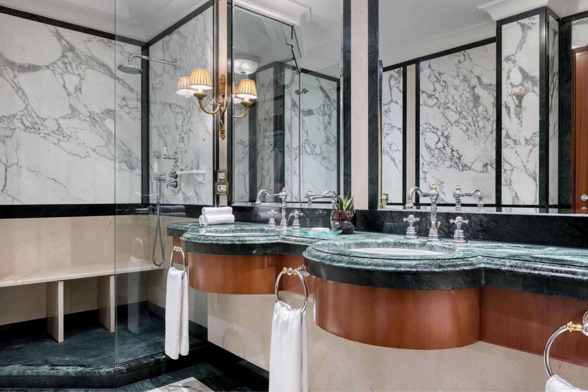Executive Acropolis Suite 1 Bedroom Suite 1 King City view