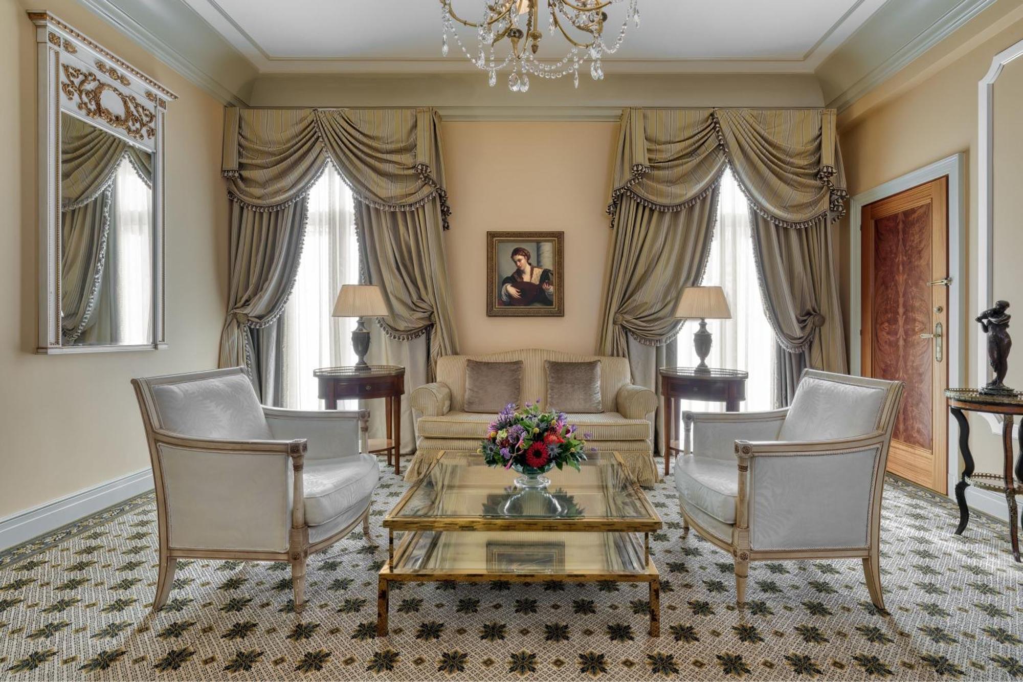 Executive Acropolis Suite 1 Bedroom Suite 1 King City view