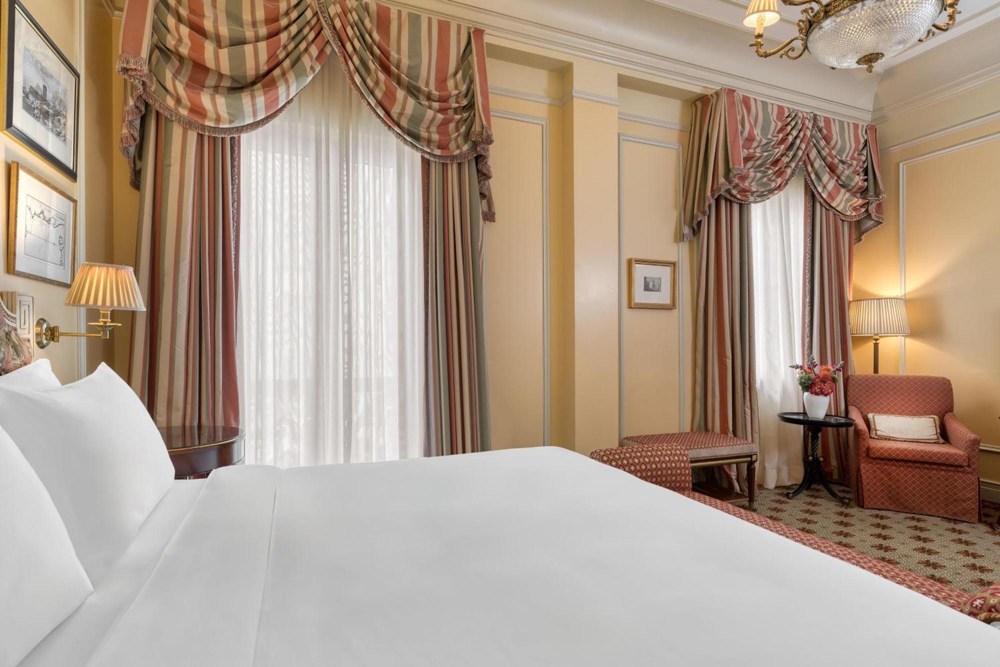 Classic Guest room 1 King Courtyard view High Floor,1580143321:JPEG