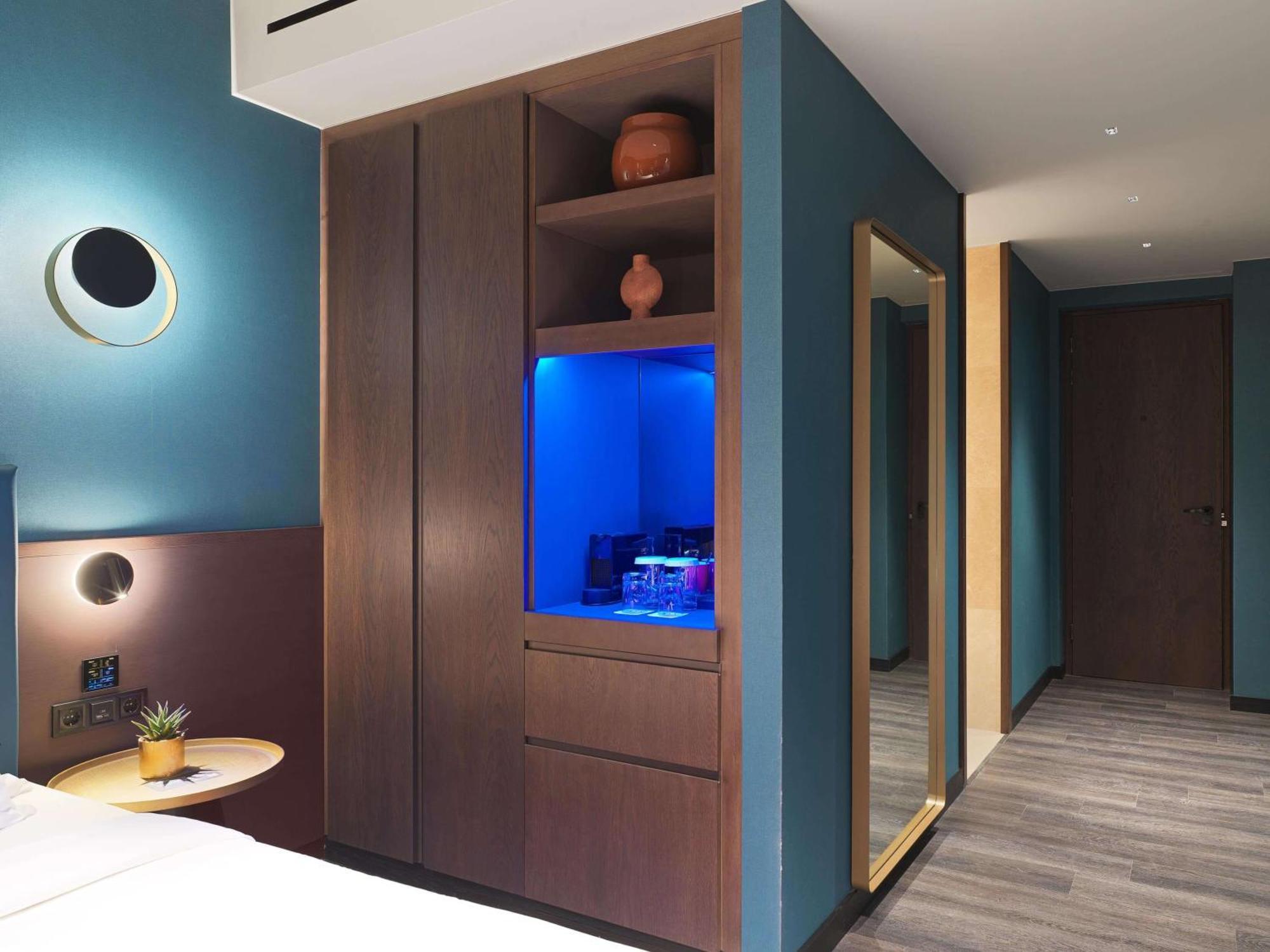 Deluxe Acropolis Room Lounge Access