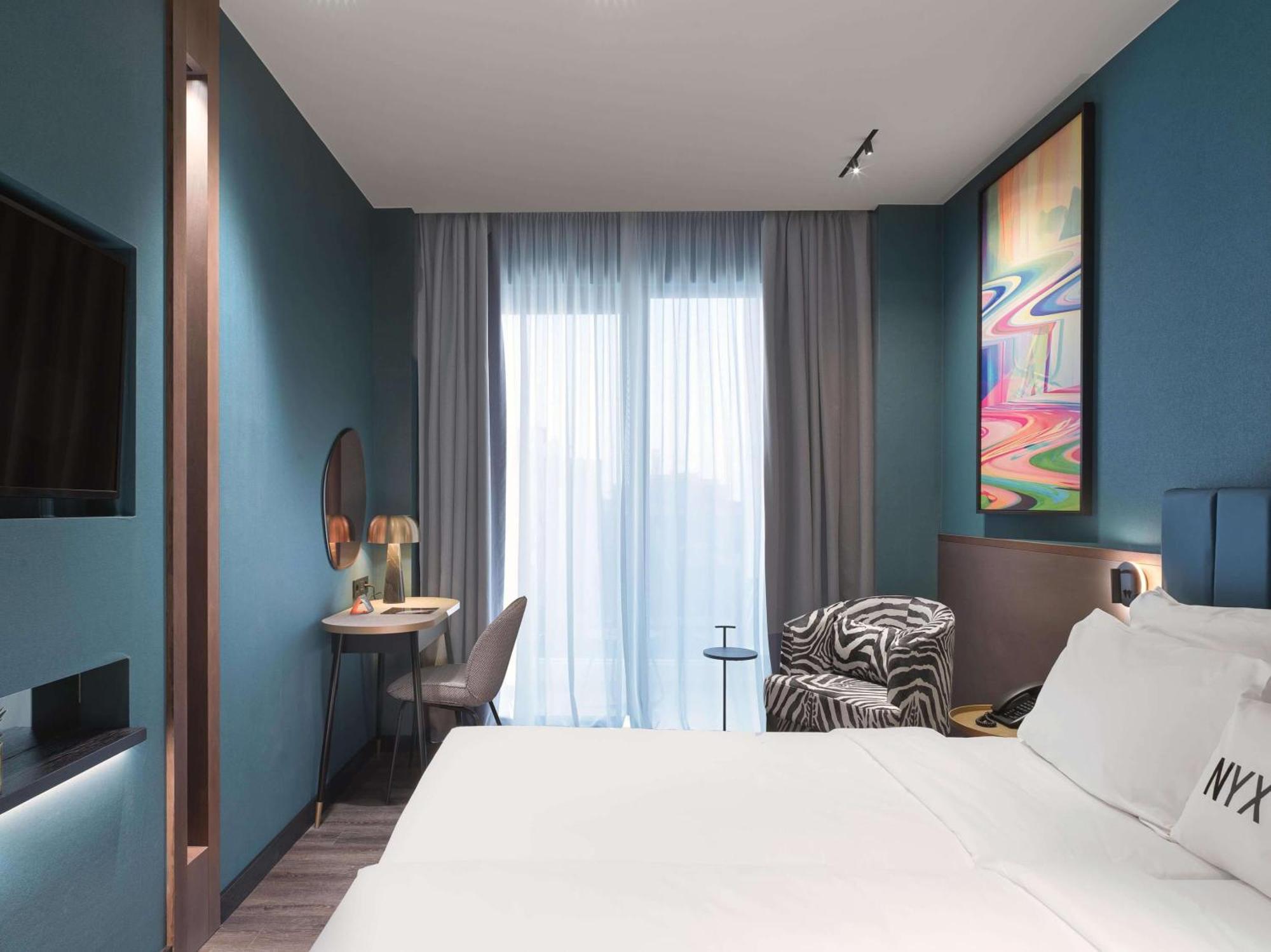 Deluxe Acropolis Room Lounge Access