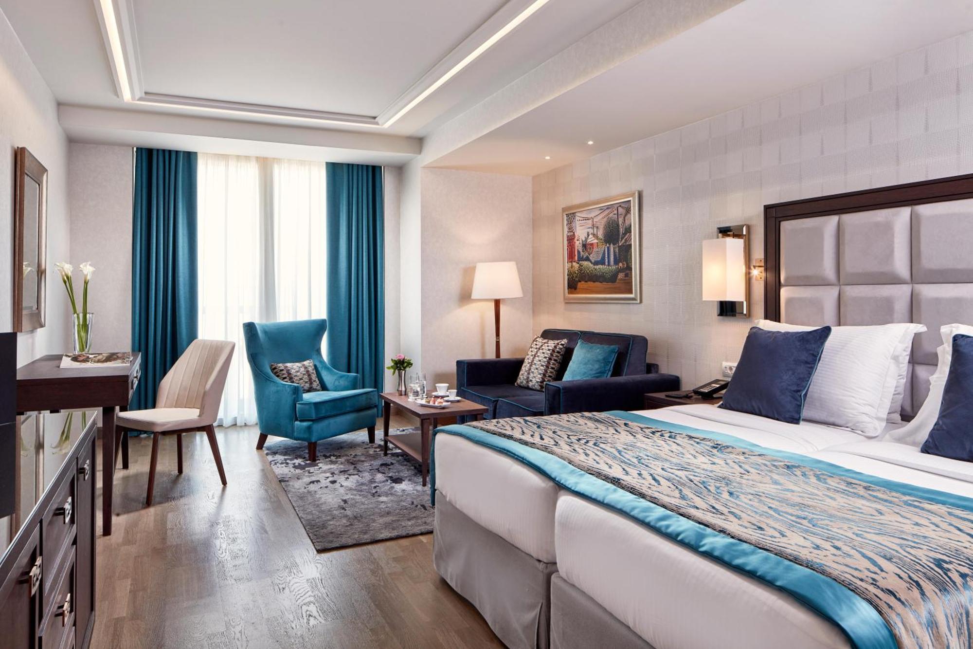 Superior Connecting Room