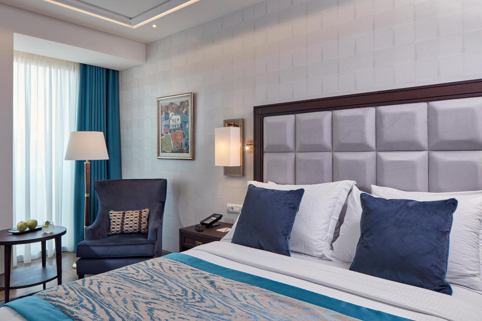 Superior Connecting Room