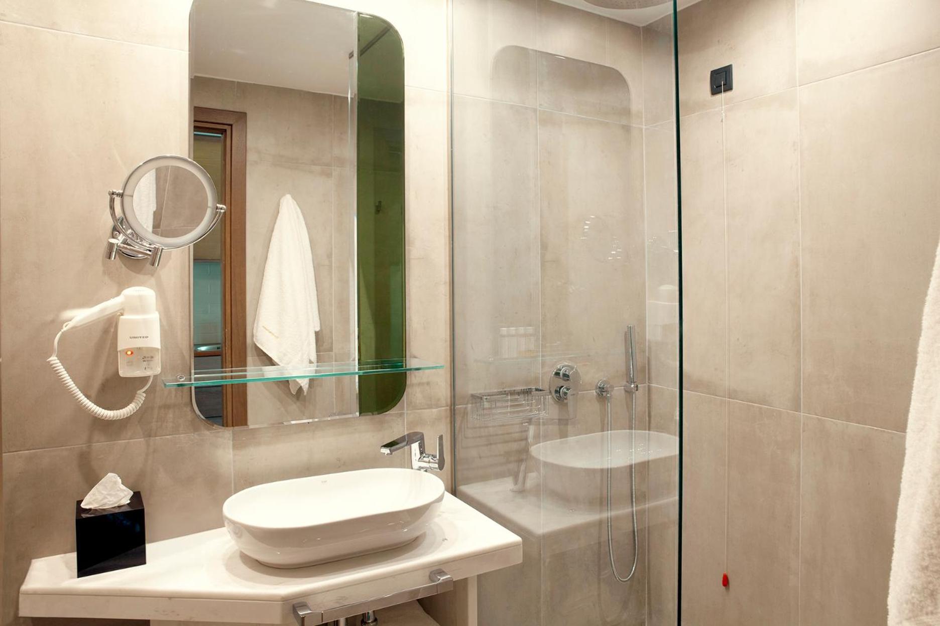 Executive Twin Room with City View - Non-Smoking